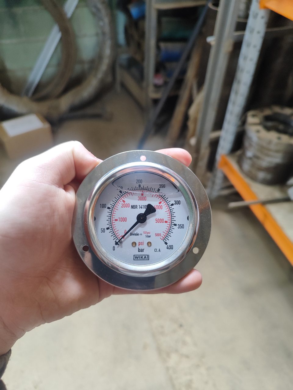 MAQ:CP05 MANÔMETRO COM GLICERINA FLANGE DIANTEIRA 0 A 400 BAR PC: 2649 