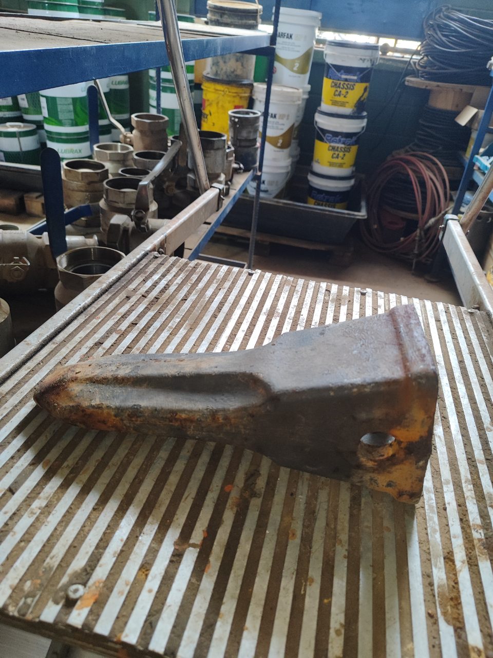 DENTE PARA CAÇAMBA EM AÇO FUNDIDO