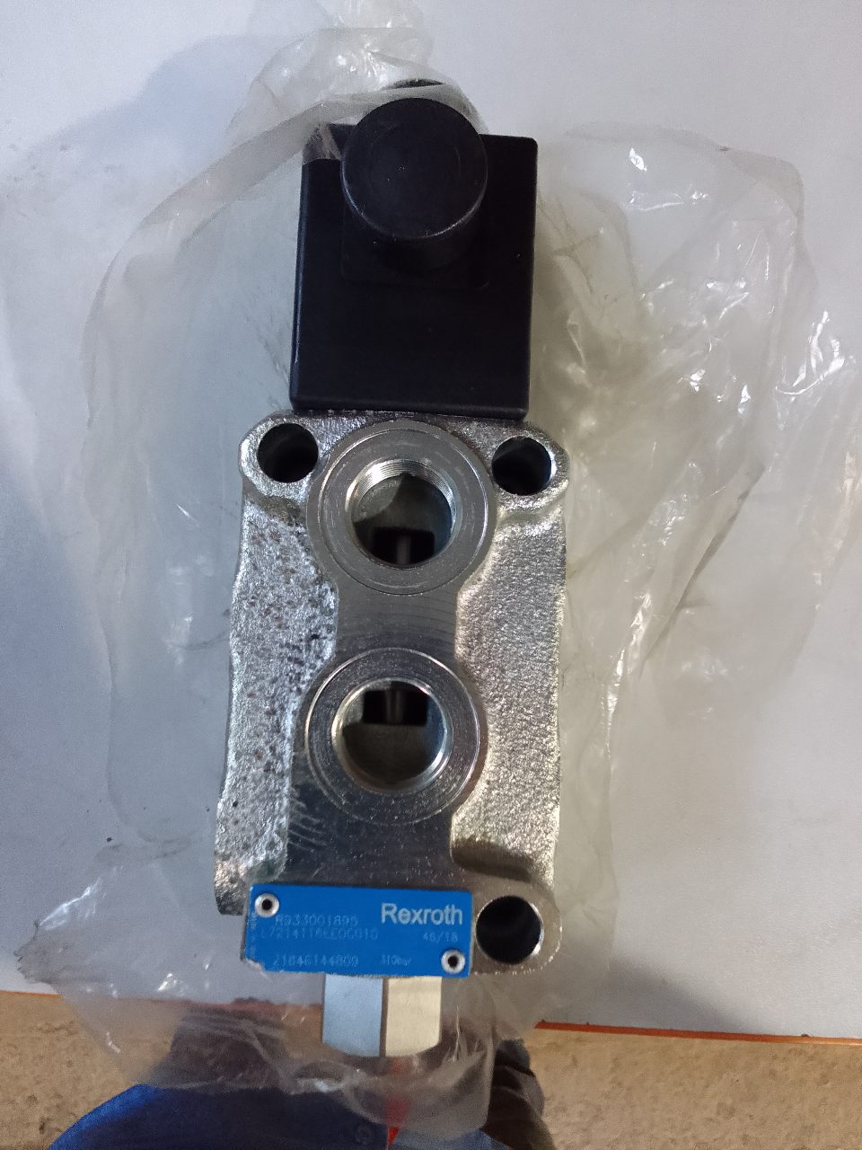 VÁLVULA DIRECIONAL HIDRÁULICA REXROTH R933001895