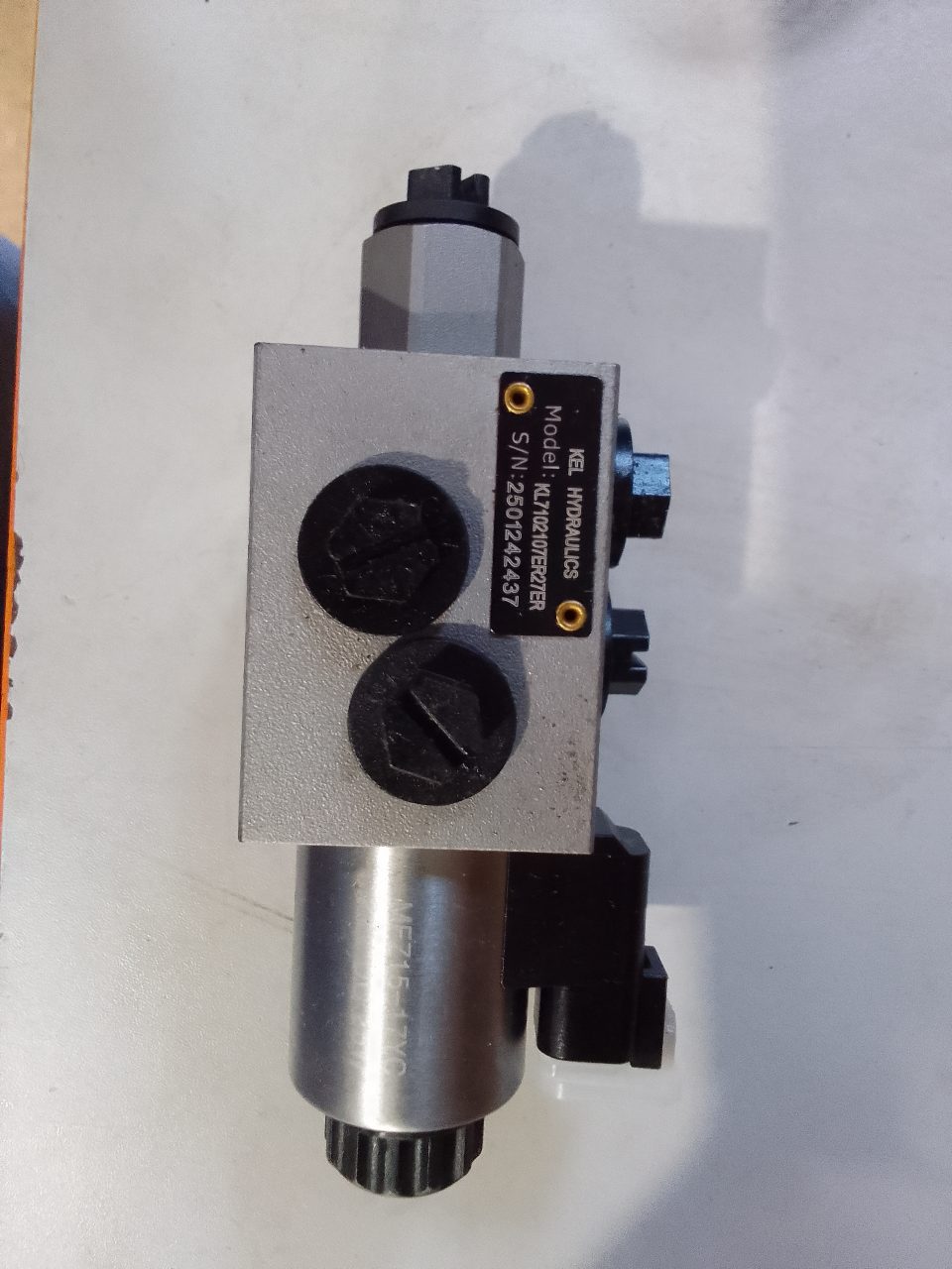 VÁLVULA SOLENOIDE DIRECIONAL HIDRÁULICA KEL HYDRAULICS KL7102107ER27ER