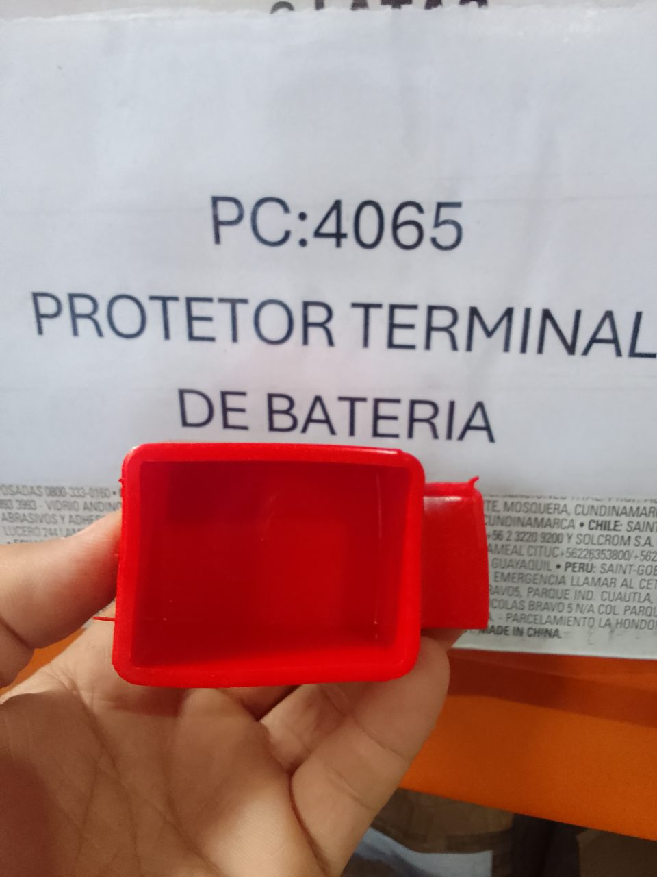 CAPA PROTETORA PARA TERMINAL DE BATERIA VERMELHA