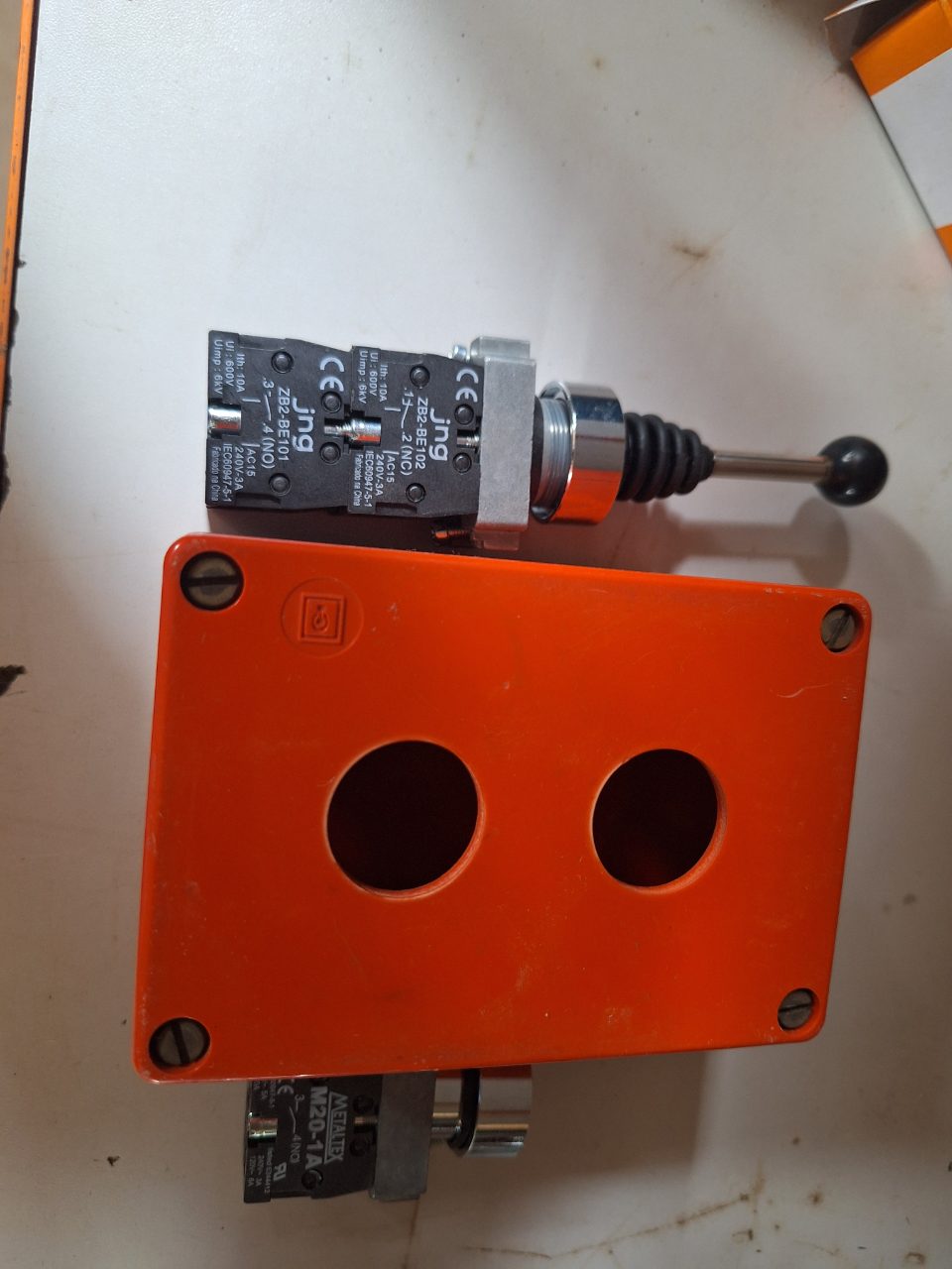 CAIXA BOTOEIRA 2 POSTOS 22MM COM ACESSÓRIOS