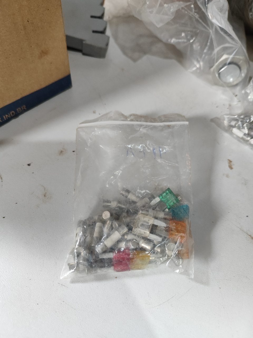 KIT FUSÍVEIS SORTIDOS CILÍNDRICOS E LÂMINA MAQ:SD26-01 (B ( PEÇAS SOBRESSALENTES) 